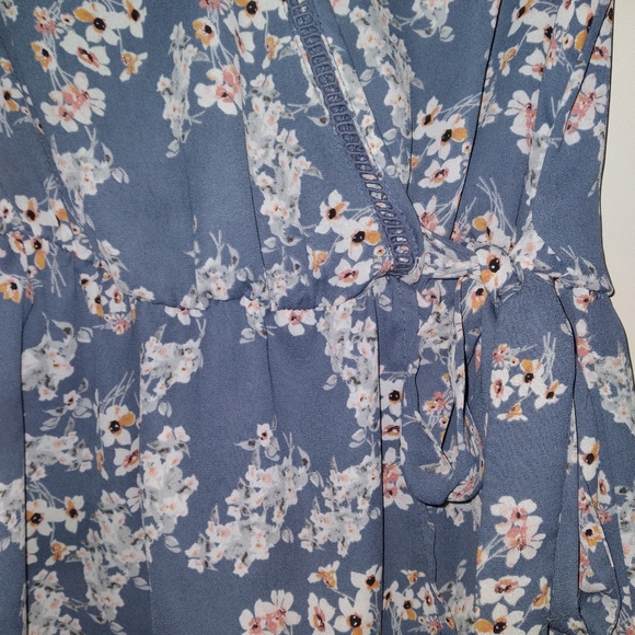 Floral Peplum Wrap Blouse | Sienna Sky | Medium - Picture 3 of 4